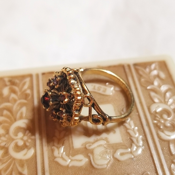 Vintage 18kt HGE yellow gold Purple Crystal Ring - Picture 5 of 10